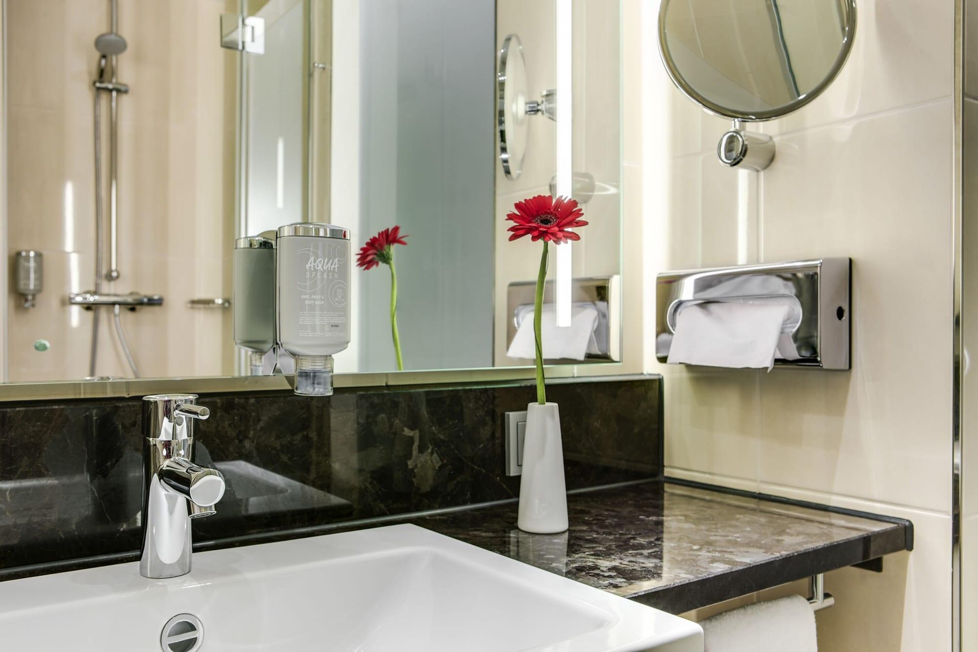 Intercityhotel Hamburg Dammtor-Messe מראה חיצוני תמונה
