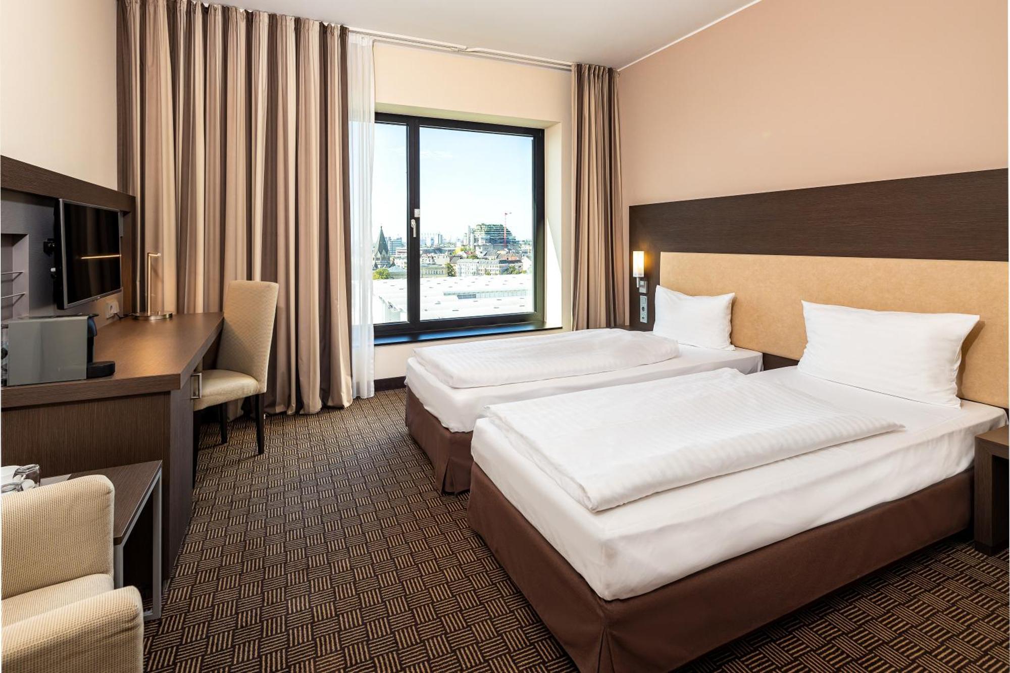 Intercityhotel Hamburg Dammtor-Messe מראה חיצוני תמונה