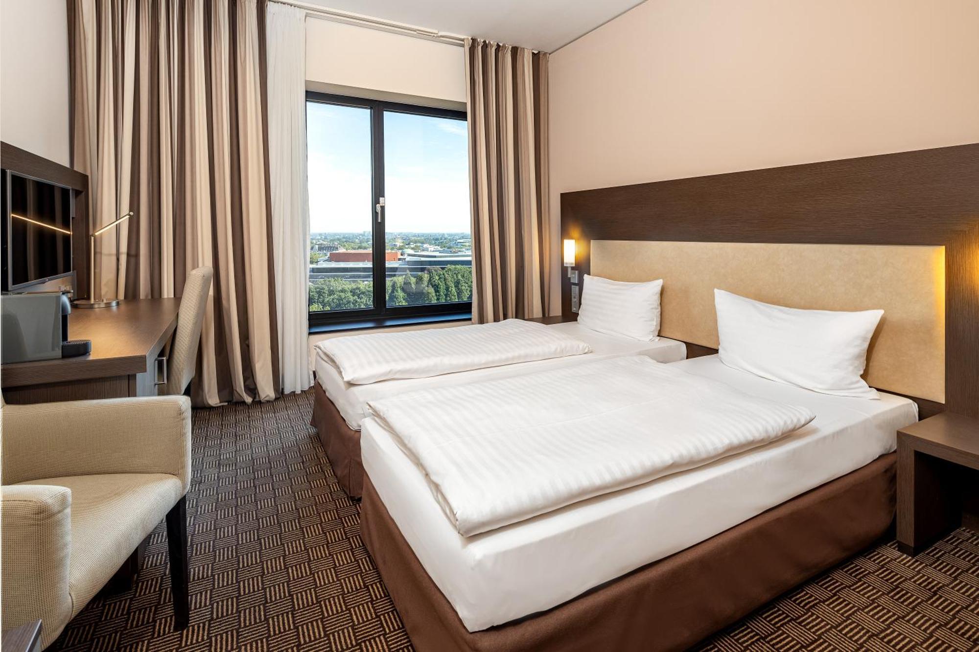 Intercityhotel Hamburg Dammtor-Messe מראה חיצוני תמונה