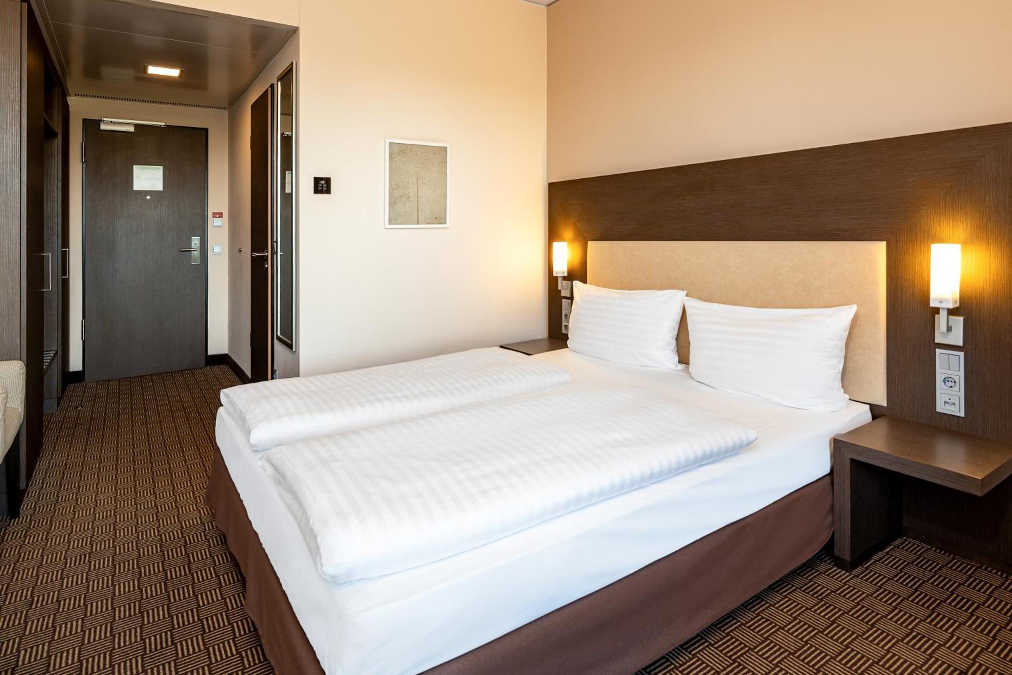Intercityhotel Hamburg Dammtor-Messe מראה חיצוני תמונה