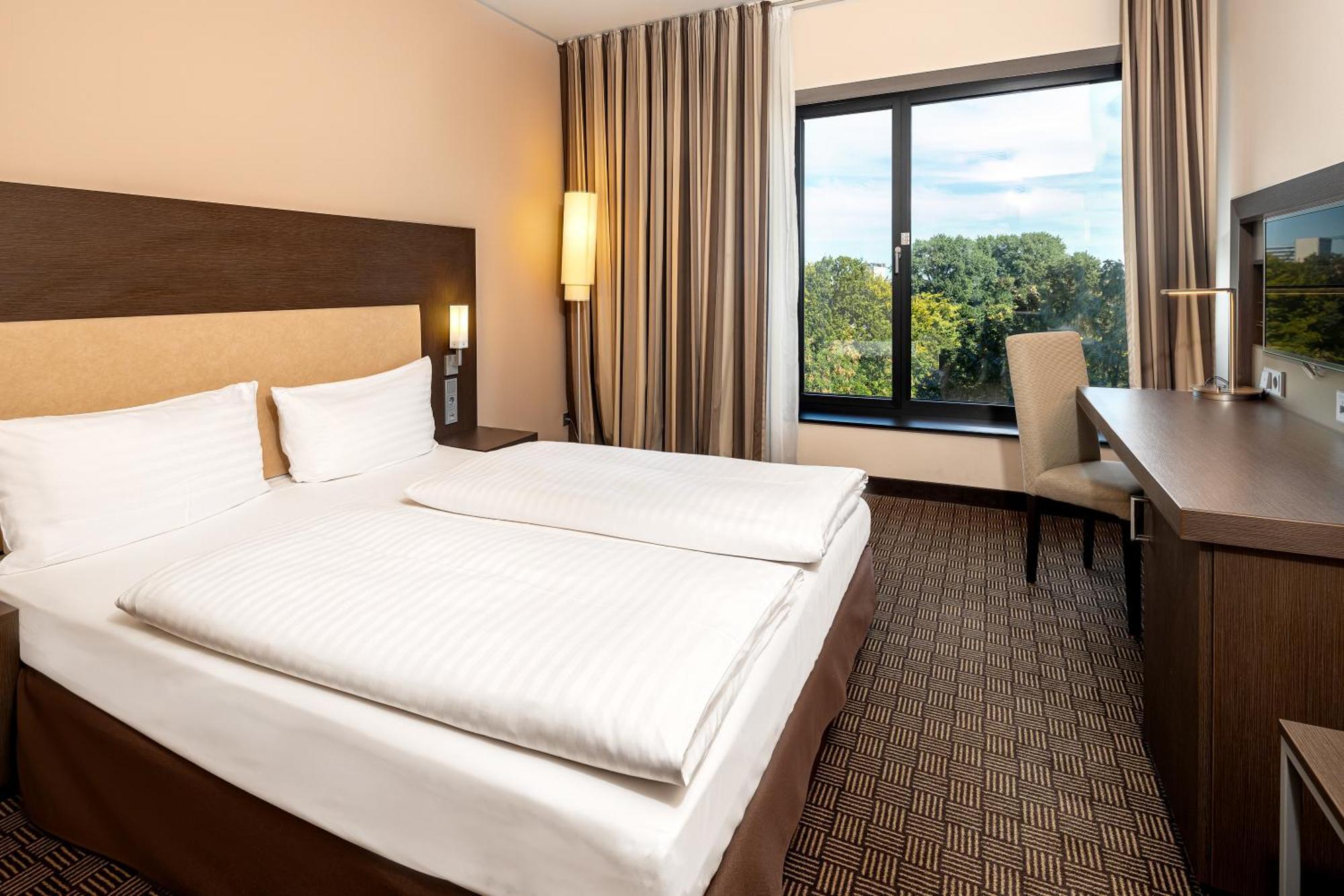 Intercityhotel Hamburg Dammtor-Messe מראה חיצוני תמונה