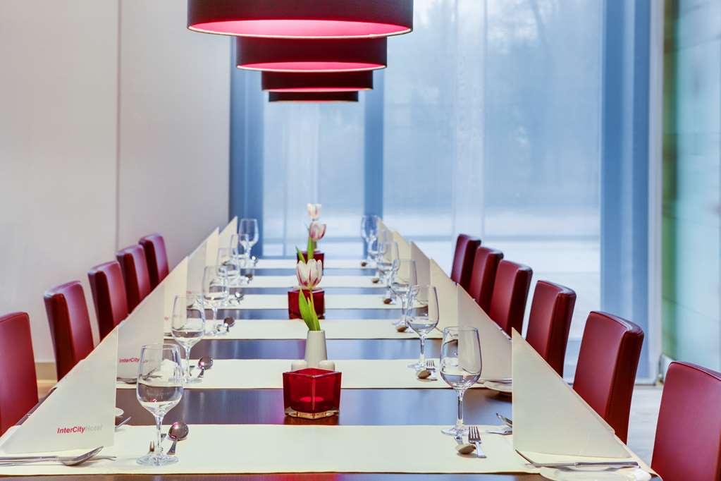 Intercityhotel Hamburg Dammtor-Messe מסעדה תמונה