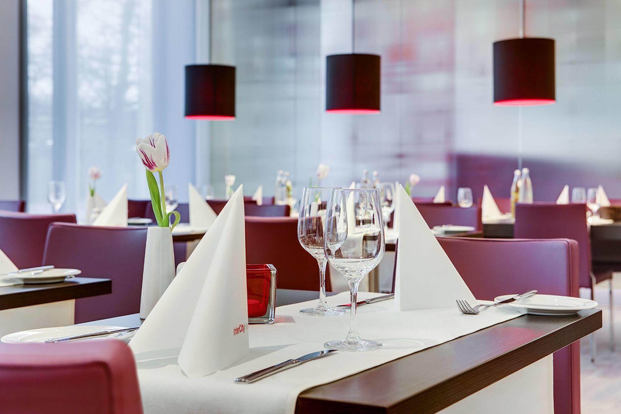 Intercityhotel Hamburg Dammtor-Messe מראה חיצוני תמונה